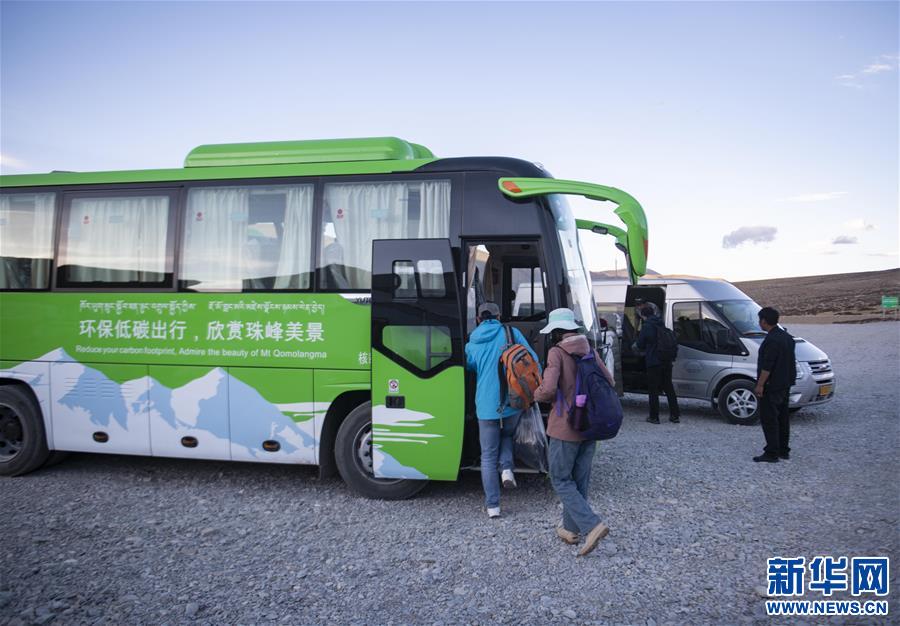 西藏珠峰景区试运营清洁能源环保客车